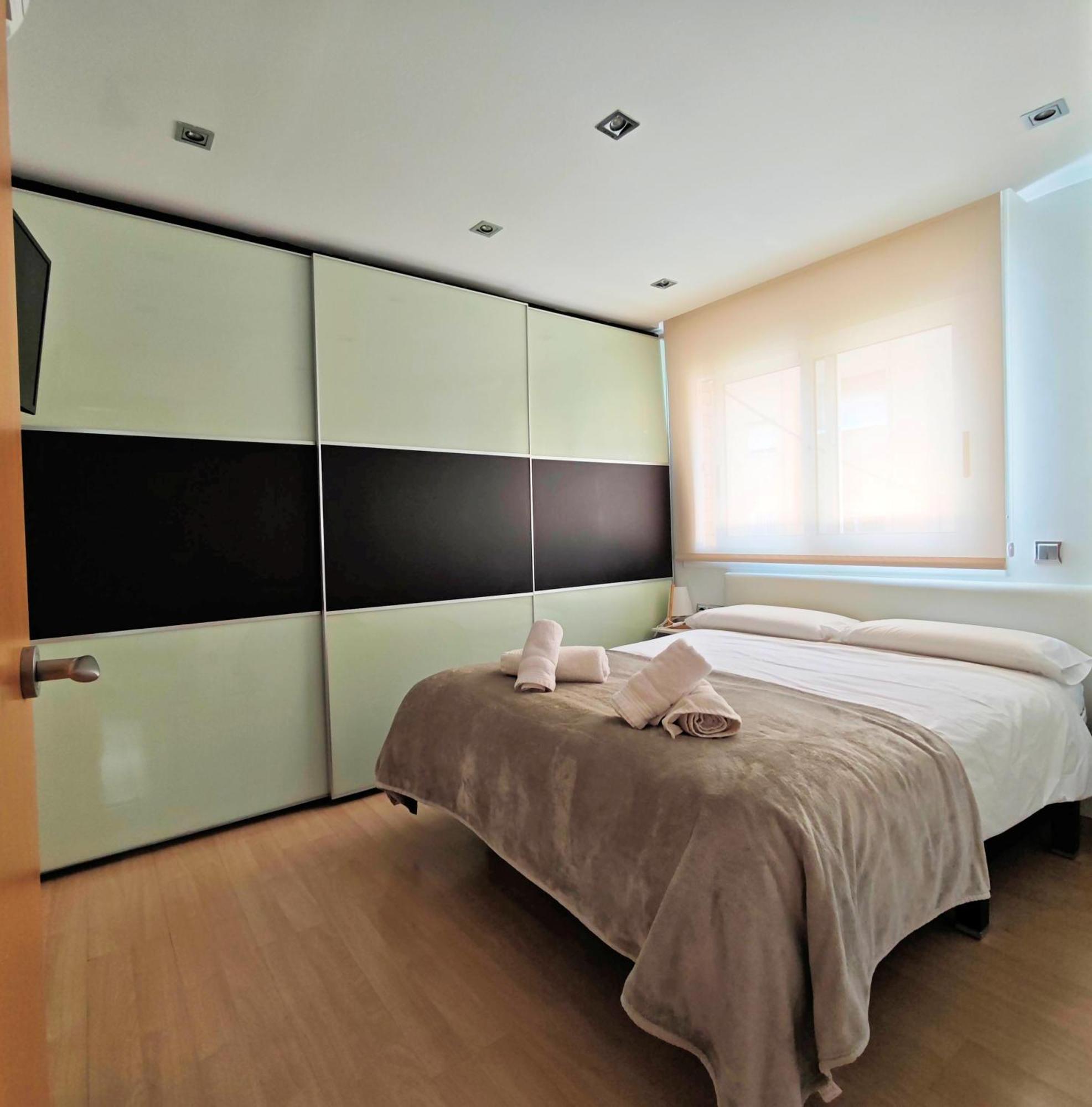 Apartamento Playa Con Piscina Parking Y 2 Habitac Castelldefels Zewnętrze zdjęcie